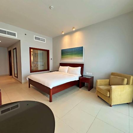 Radisson Blu Resort, Fujairah Buitenkant foto A bedroom at the hotel