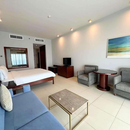 Radisson Blu Resort, Fujairah Buitenkant foto A room at the hotel