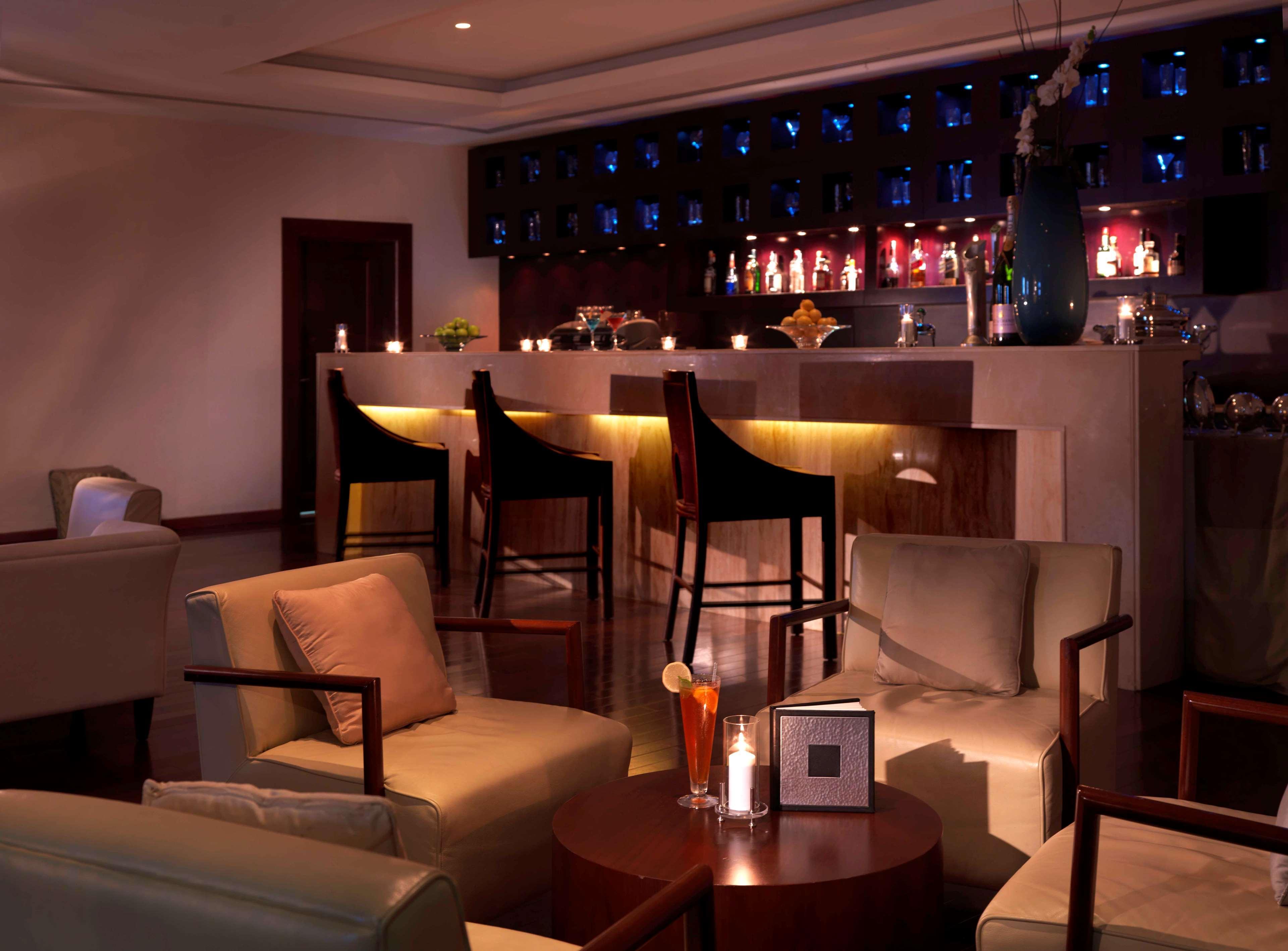 Radisson Blu Resort, Fujairah Buitenkant foto The bar at the lounge