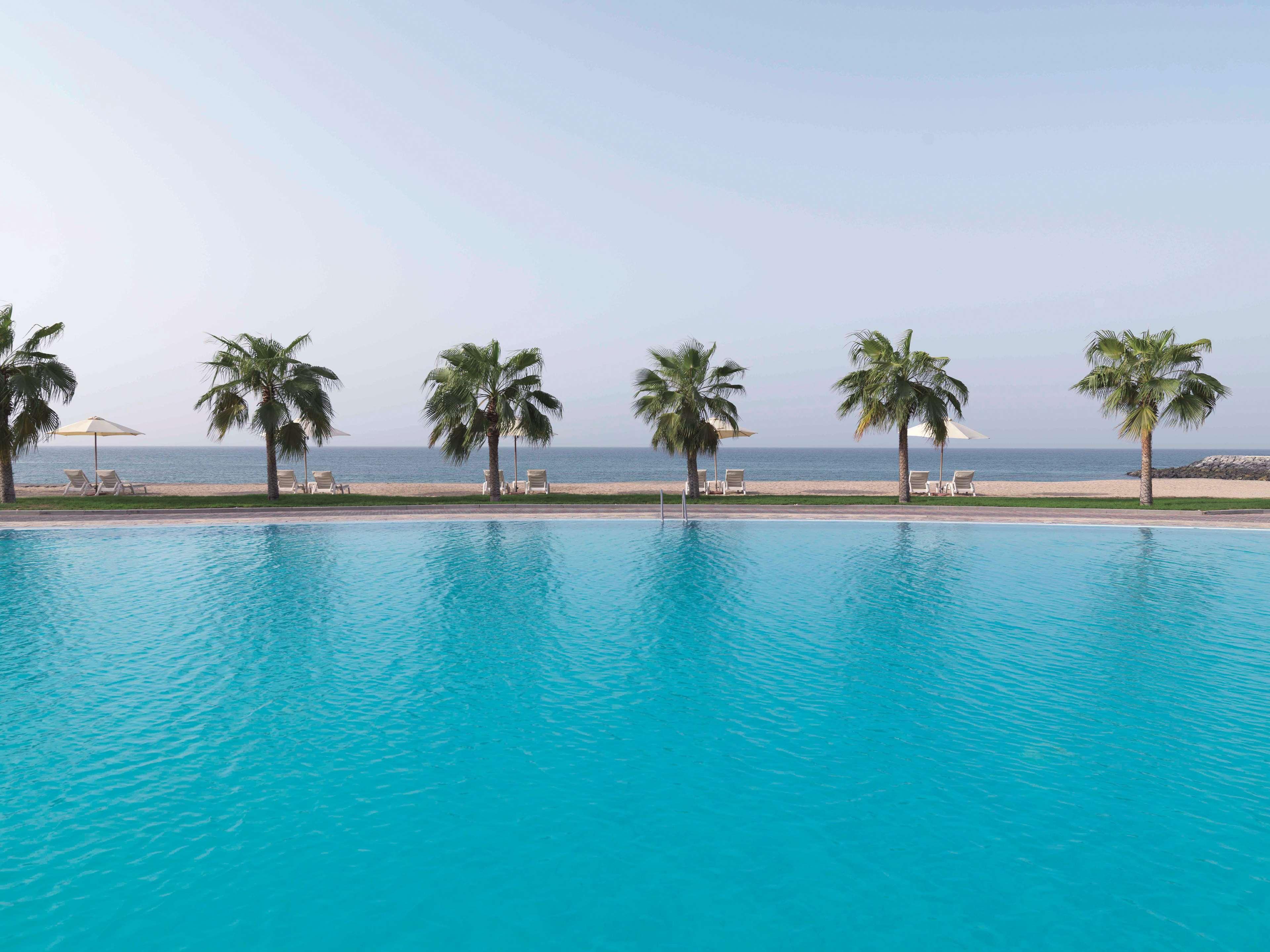 Radisson Blu Resort, Fujairah Buitenkant foto The pool at the Kempinski Hotel, Muscat
