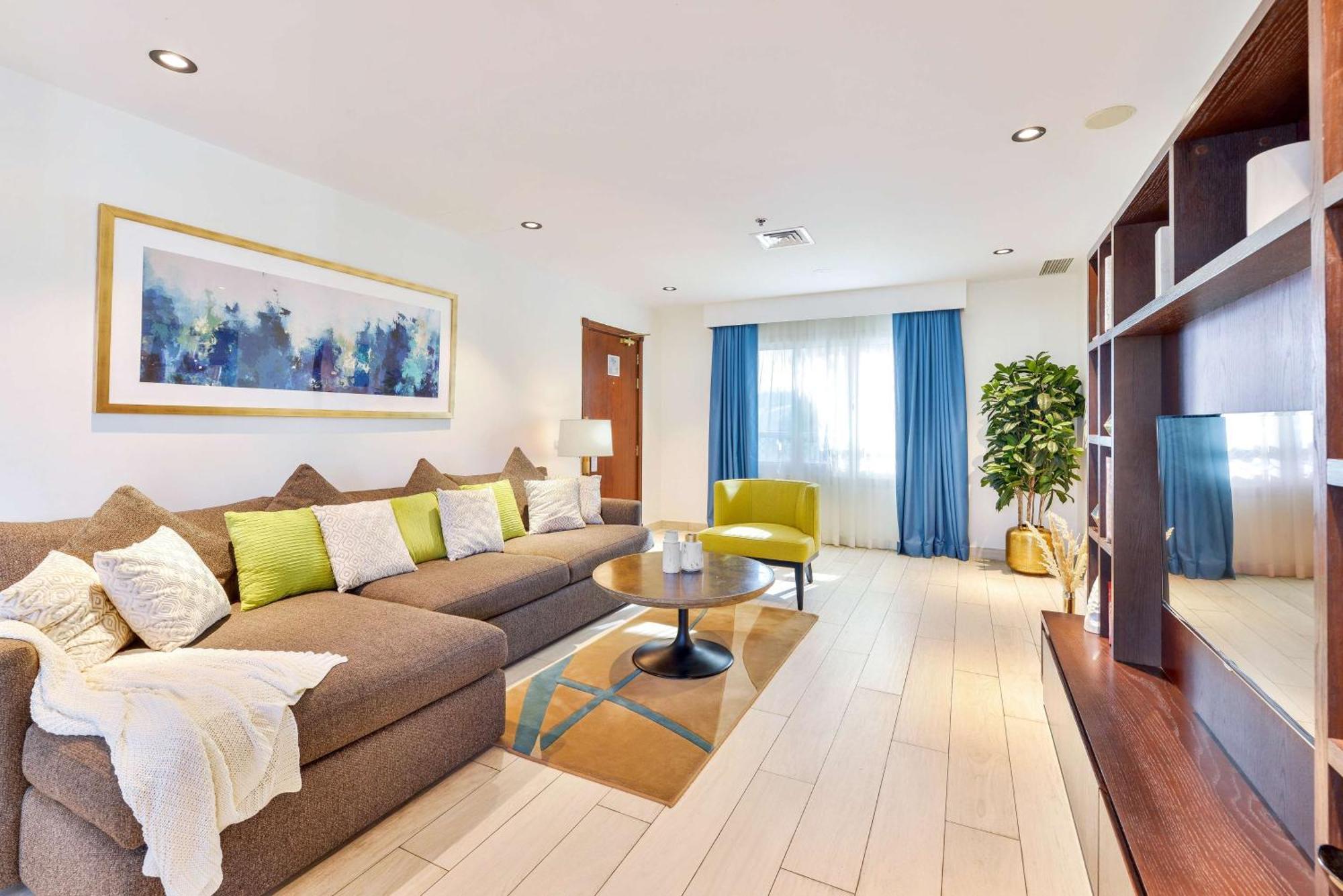 Radisson Blu Resort, Fujairah Buitenkant foto A living room