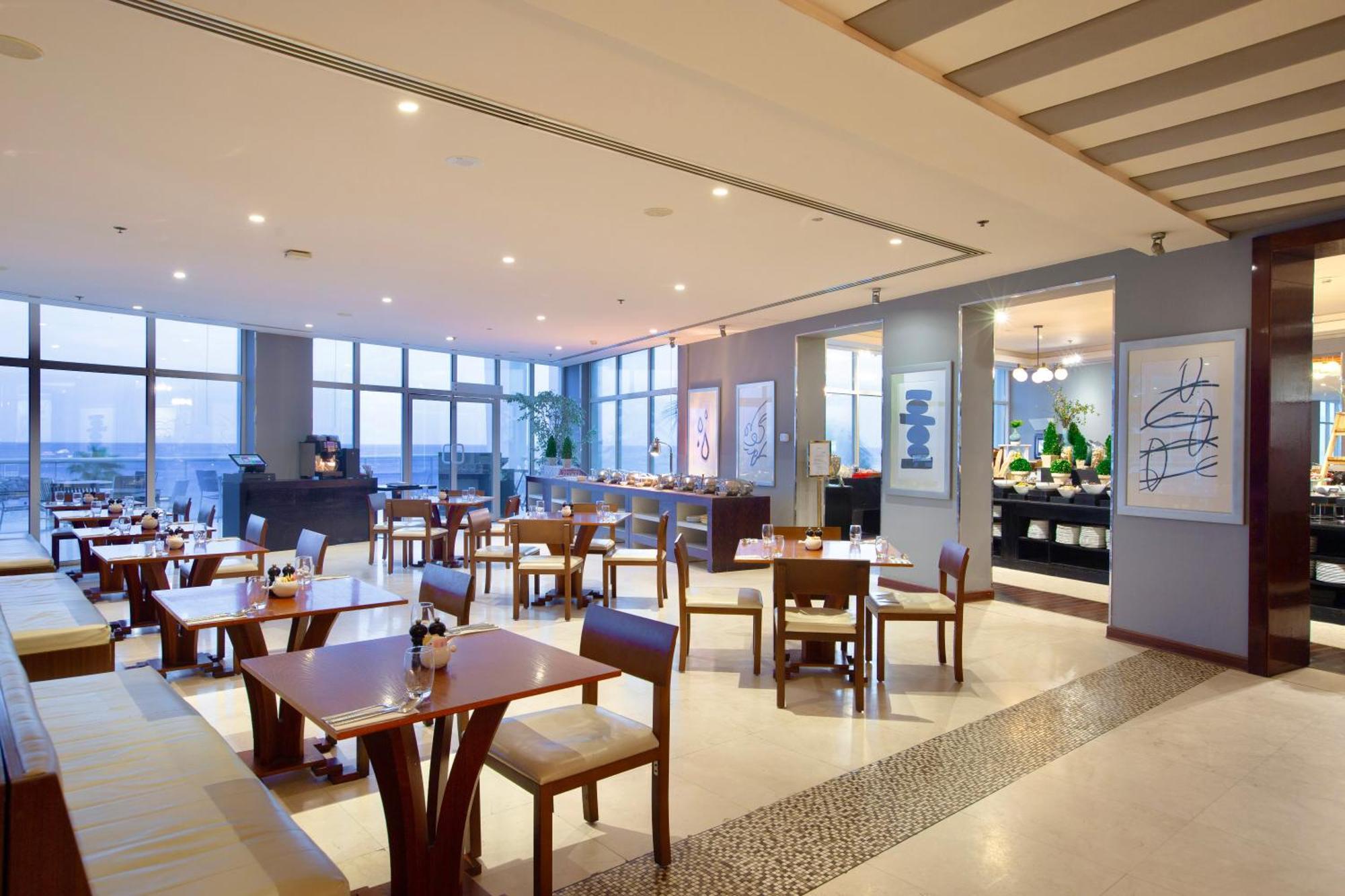 Radisson Blu Resort, Fujairah Buitenkant foto The restaurant