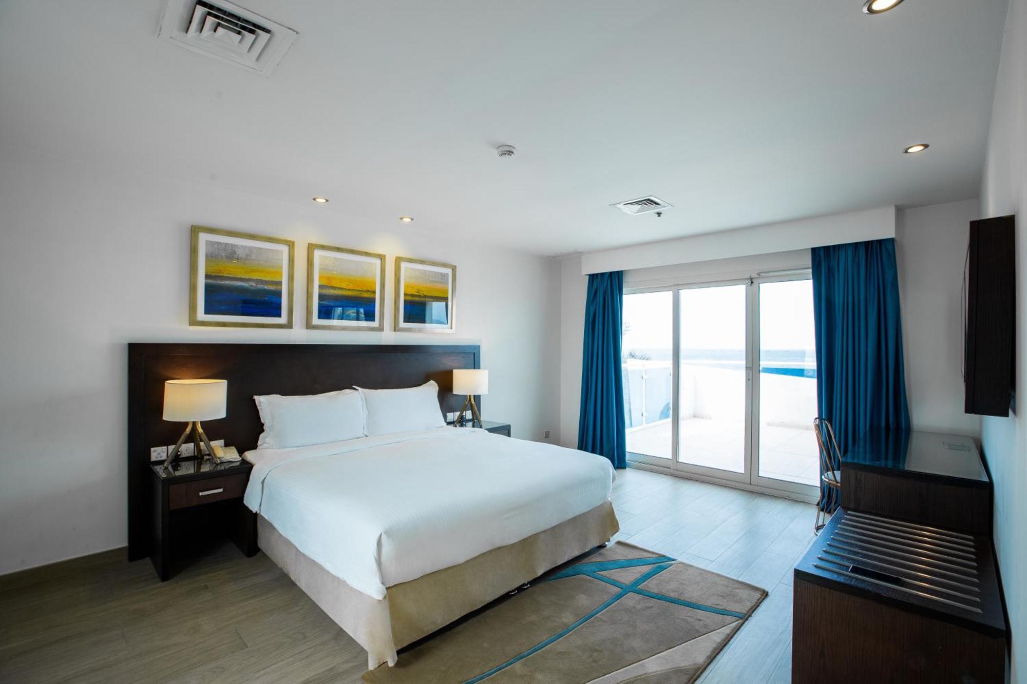 Radisson Blu Resort, Fujairah Buitenkant foto A bedroom at the hotel
