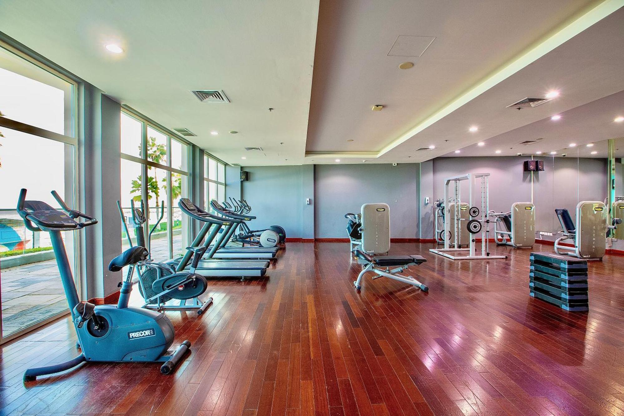 Radisson Blu Resort, Fujairah Buitenkant foto The gym at the hotel