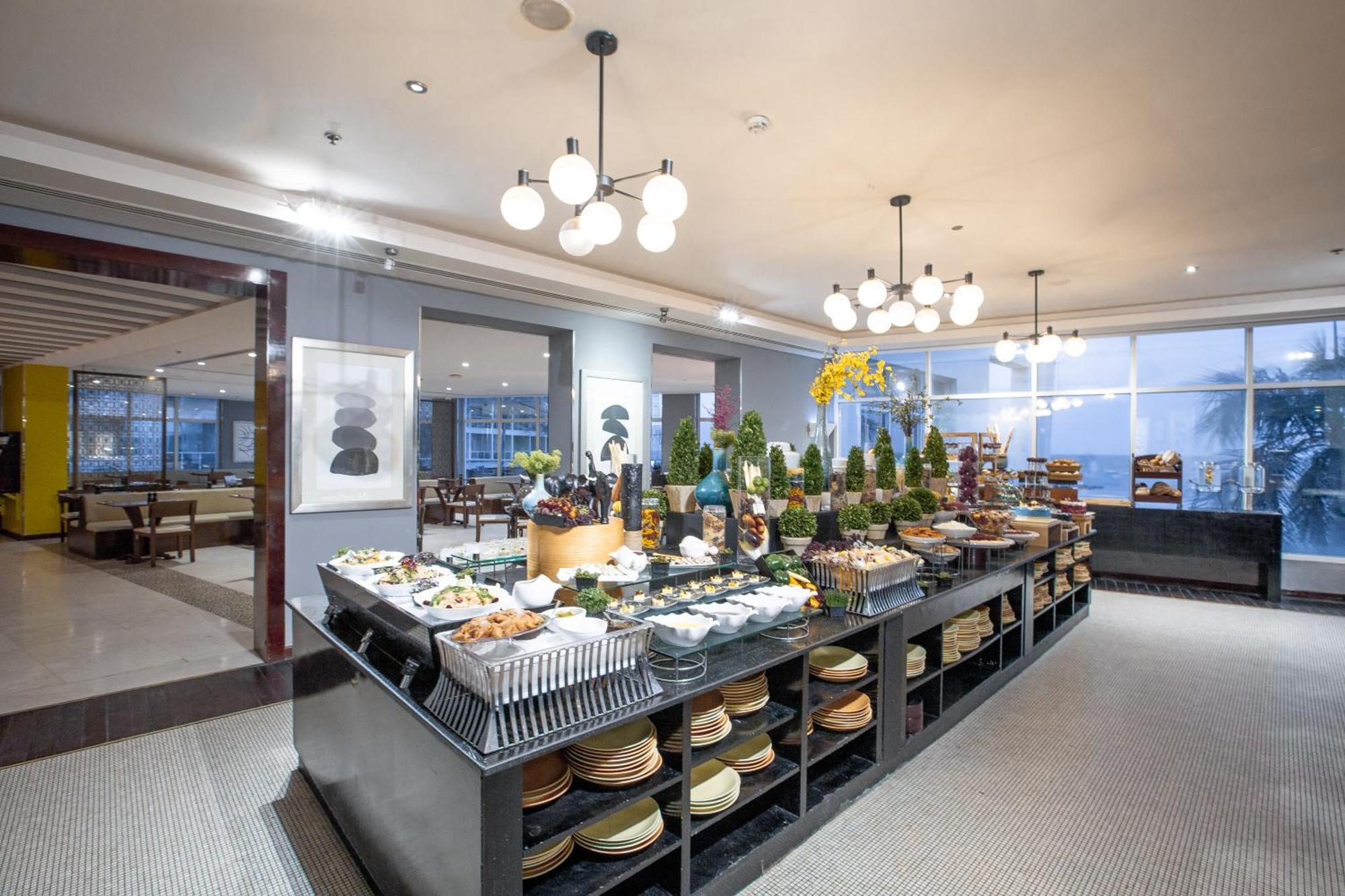 Radisson Blu Resort, Fujairah Buitenkant foto The lounge at Tan Son Nhat International Airport