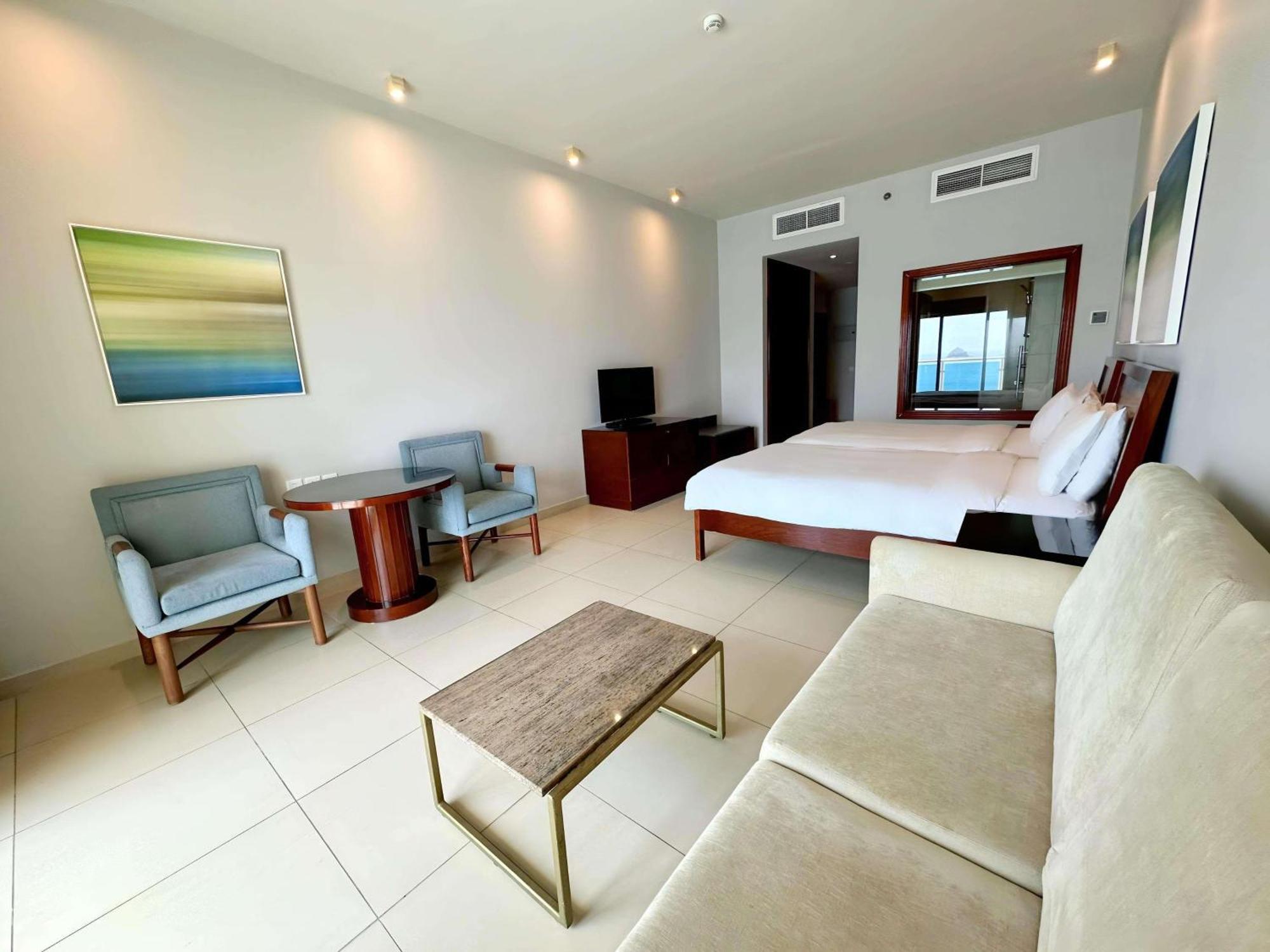 Radisson Blu Resort, Fujairah Buitenkant foto A room at the hotel
