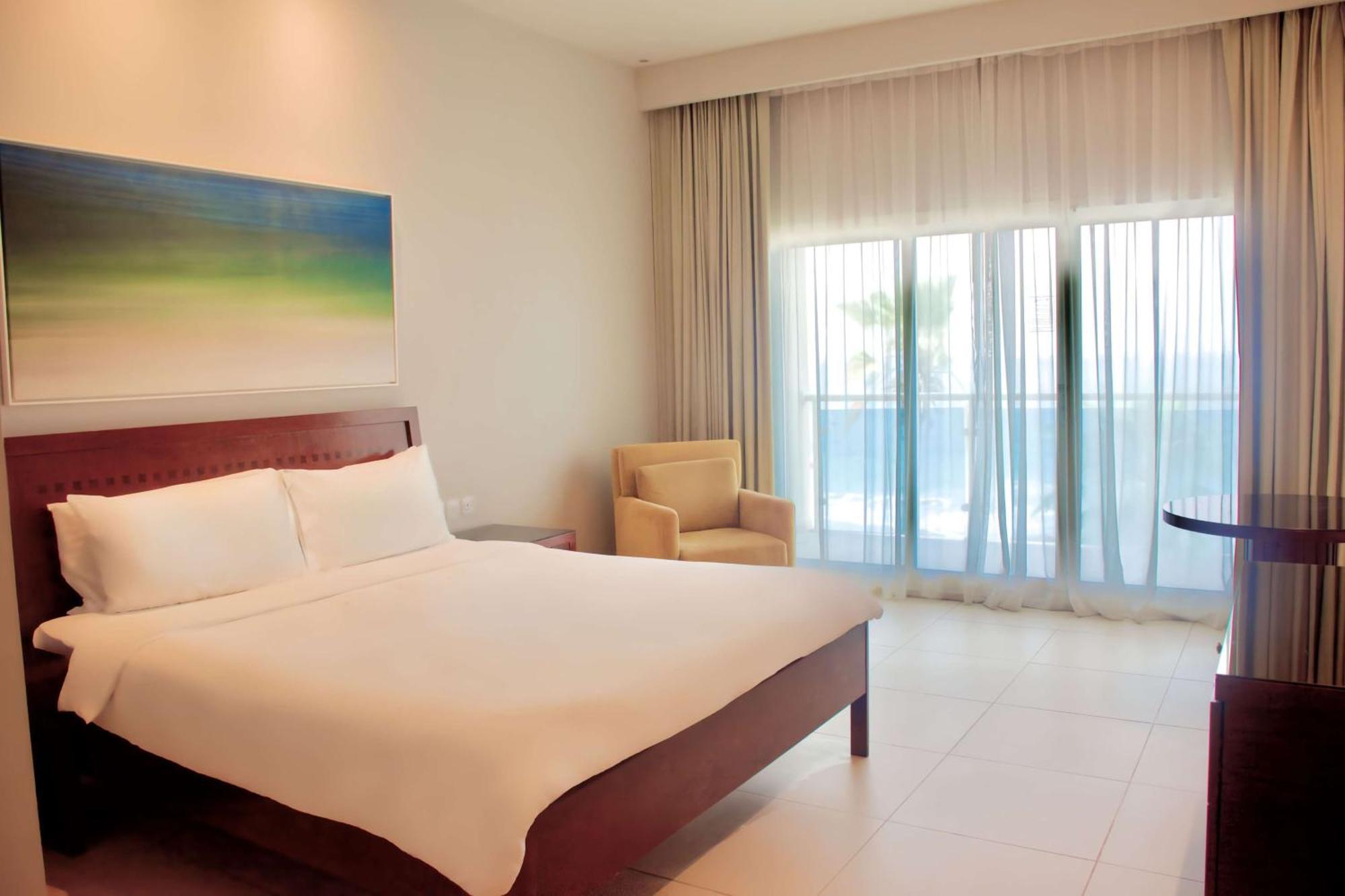 Radisson Blu Resort, Fujairah Buitenkant foto A bedroom at the hotel